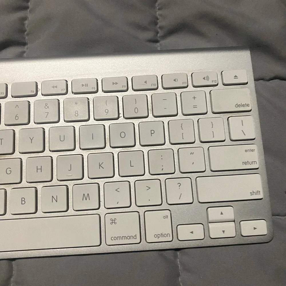 GENUINE Apple Wireless Bluetooth Keyboard A1314 Mac in Silver